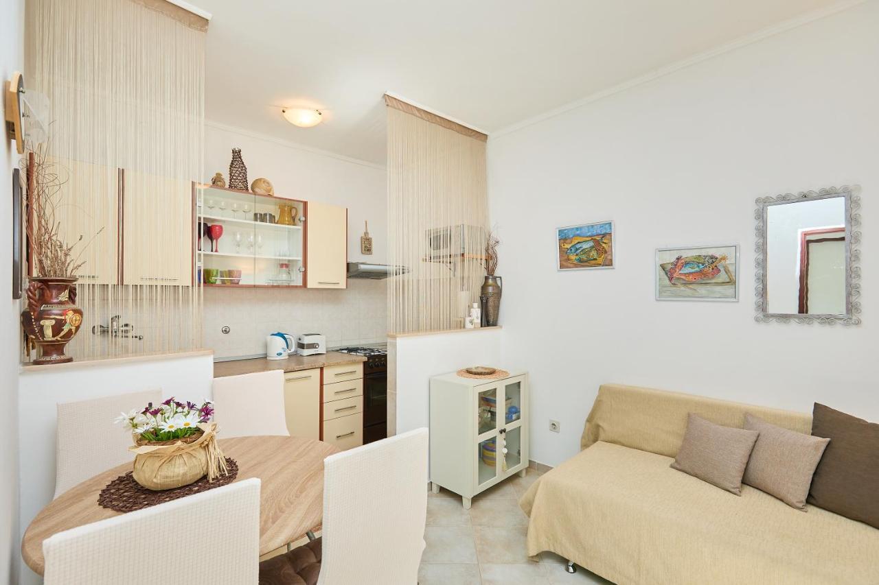 Dolores-apartment By The Sea *